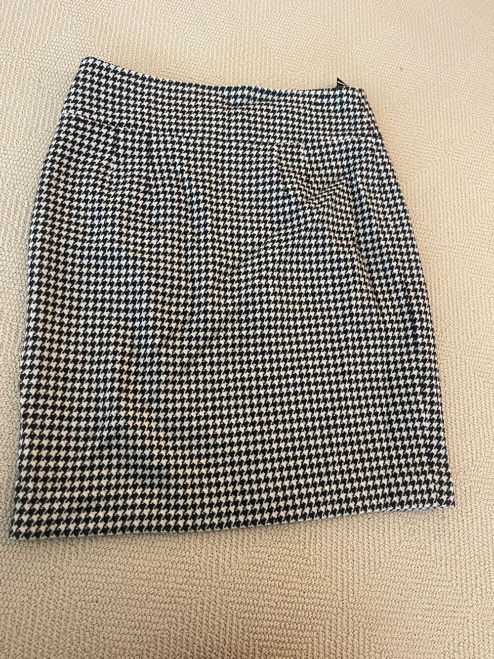 Banana Republic Black and White Houndstooth Pencil Skirt